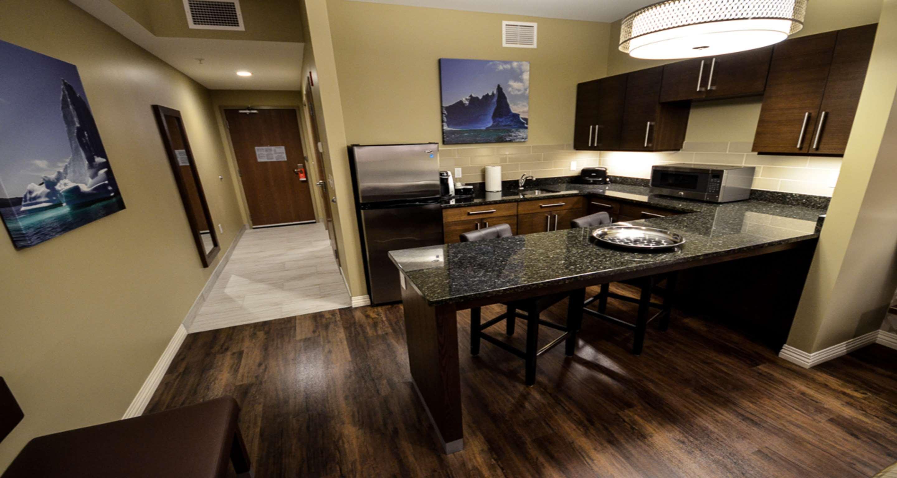 Best Western Plus St. John'S Airport Hotel And Suites Bagian luar foto