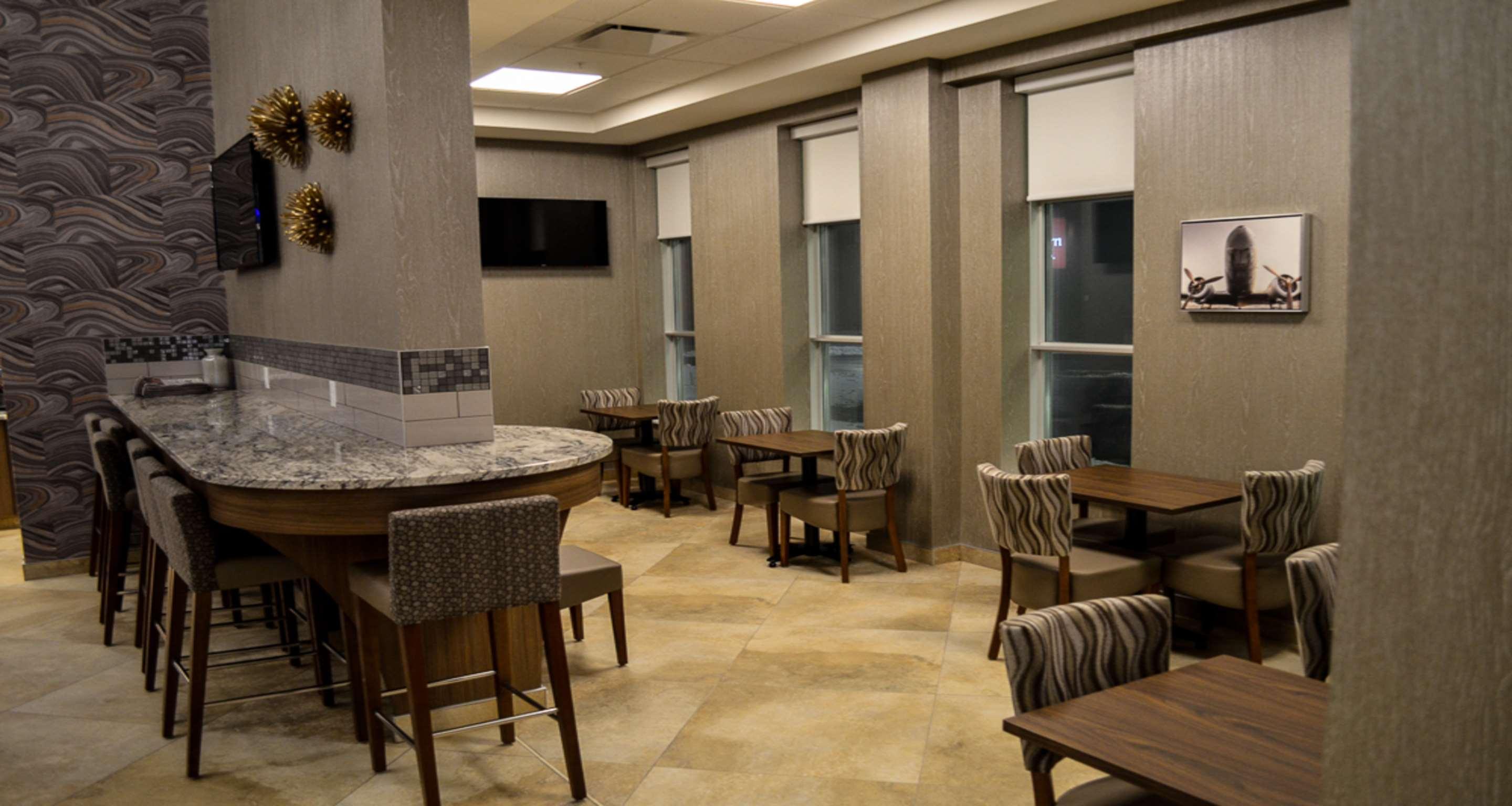 Best Western Plus St. John'S Airport Hotel And Suites Bagian luar foto