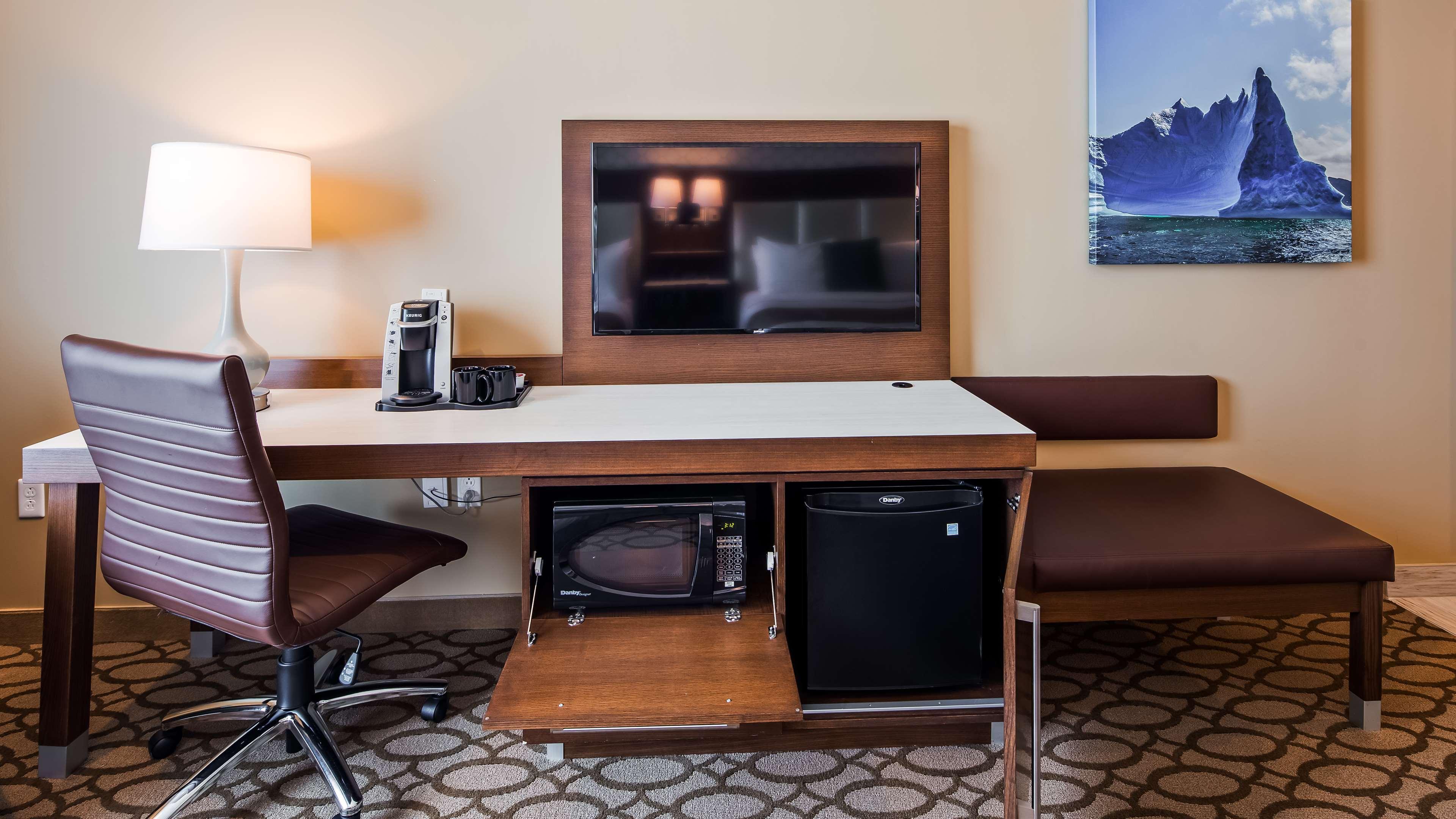 Best Western Plus St. John'S Airport Hotel And Suites Bagian luar foto