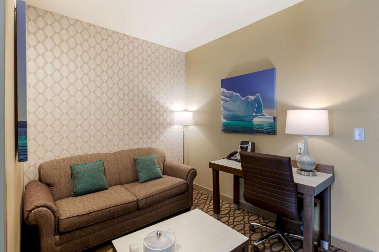 Best Western Plus St. John'S Airport Hotel And Suites Bagian luar foto